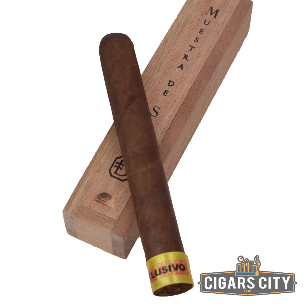 Muestra de Saka Exclusivo Toro (6.0" x 52) - CigarsCity.com